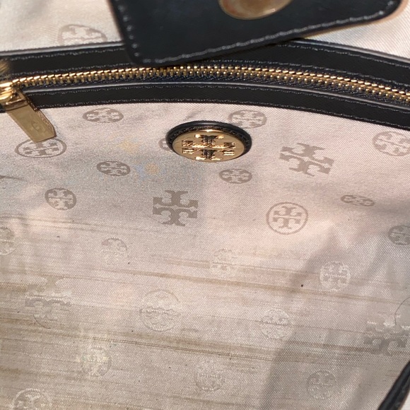 Tory Burch Robinson Triangle - Picture 5 of 6